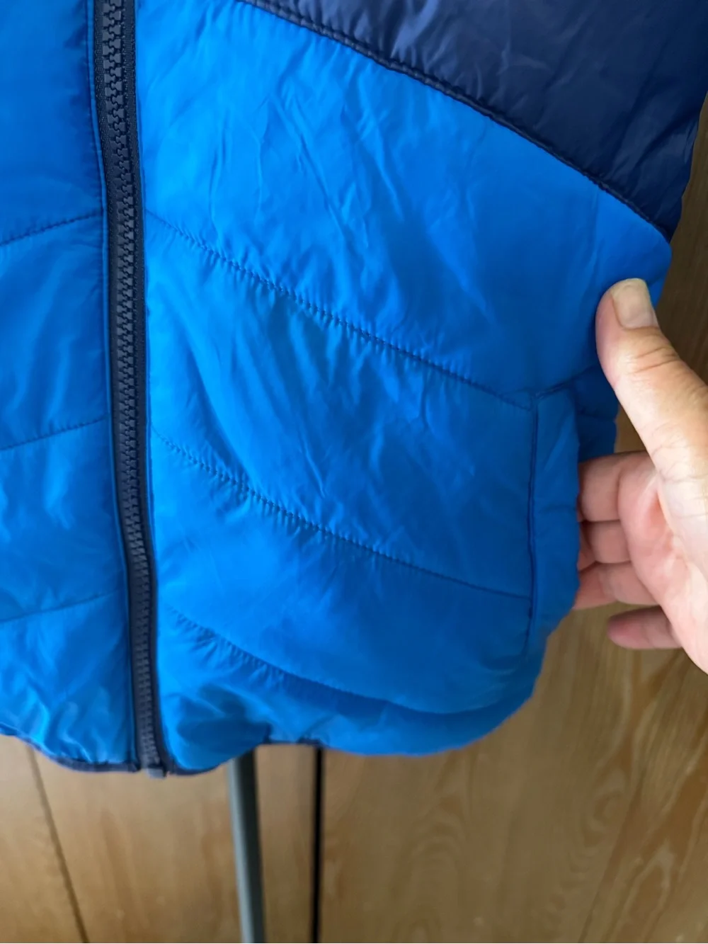 Eddie Bauer reversible Kids Hooded Puffer Jacket in Dark Blue & Bright Blue